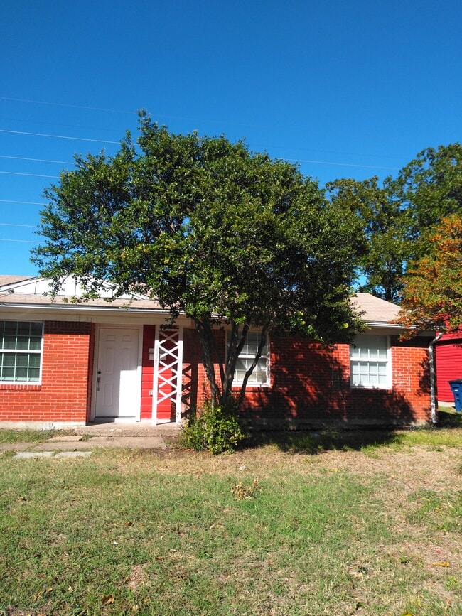 property at 2225 El Capitan Dr