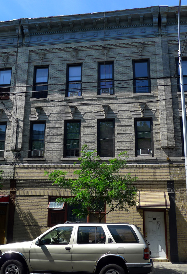 560 Seneca Ave in Ridgewood, NY - Building Photo - Building Photo