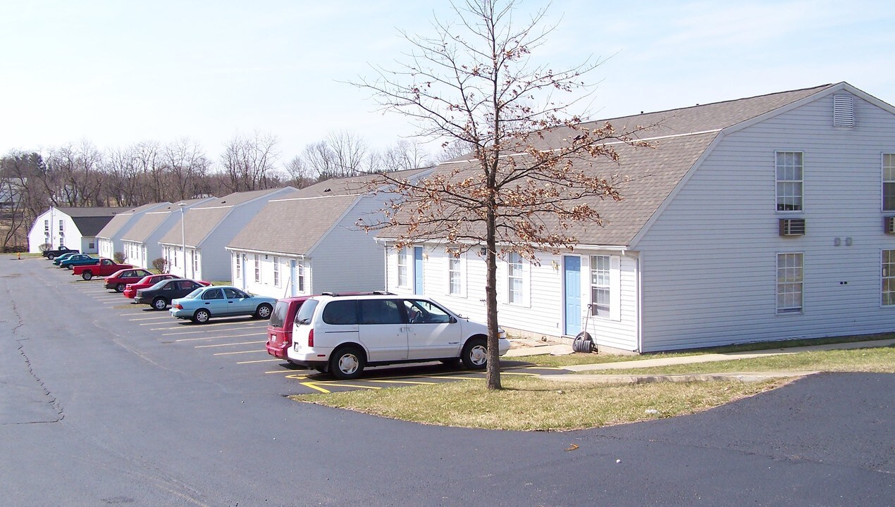 Oak Valley Courtyard Apartments in Lancaster, OH - Foto de edificio