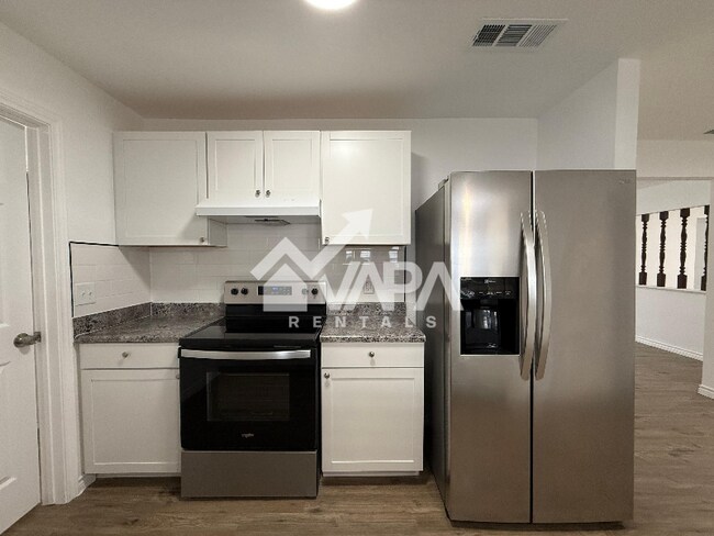 11154 El Sendero St in San Antonio, TX - Foto de edificio - Building Photo