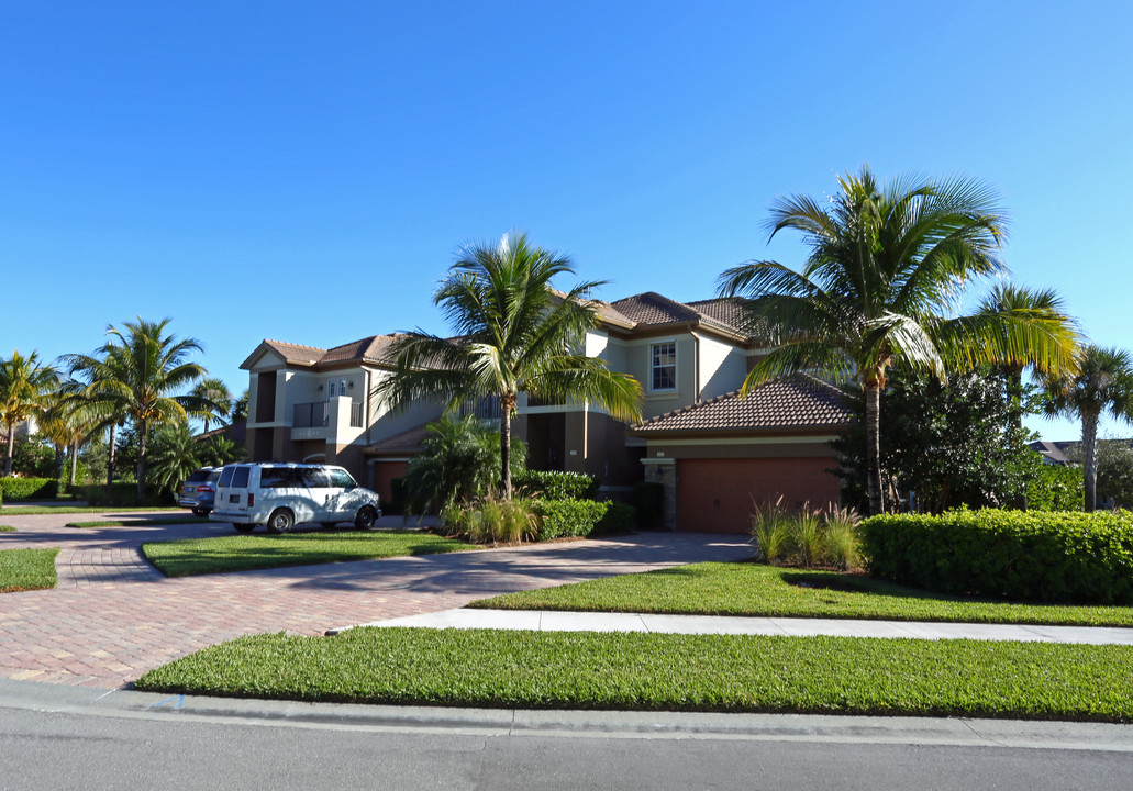 Players Cove in Naples, FL - Building Photo