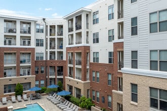 Elan City Center in Raleigh, NC - Foto de edificio - Building Photo