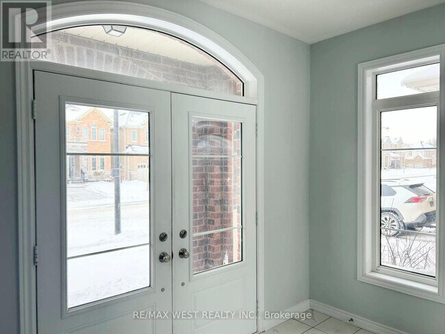 5 Drake Ave in Brant, ON - Building Photo - Building Photo