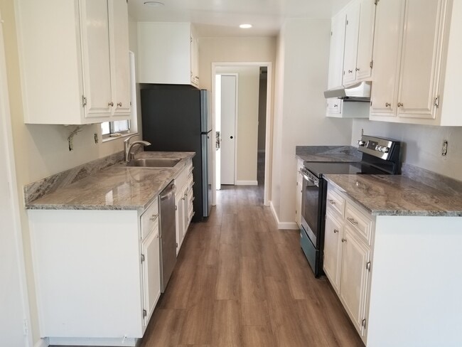 property at 1821 Sunnyvale Ave