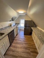 79 College St in South Hadley, MA - Building Photo