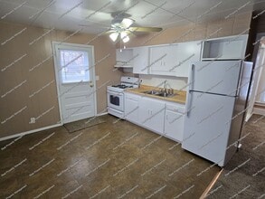 302 E Goldsborough St in Crown Point, IN - Building Photo - Building Photo