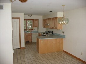 22 High St in Amherst, MA - Building Photo - Building Photo