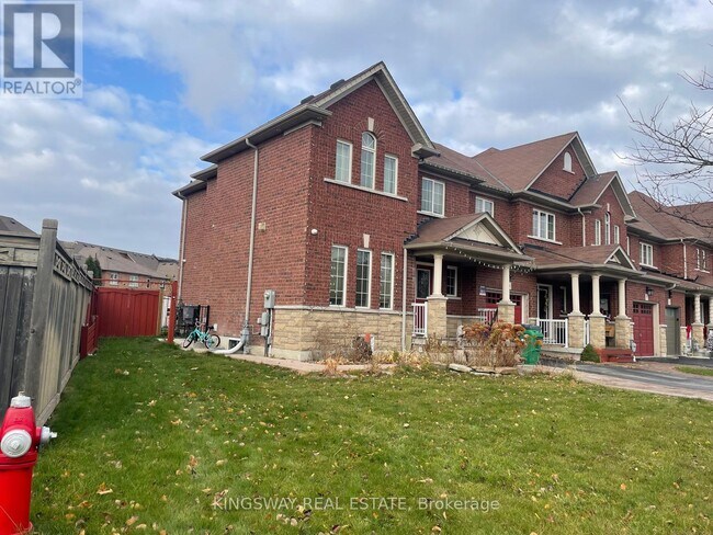 29 Burnstown Cir in Brampton, ON - Building Photo - Building Photo