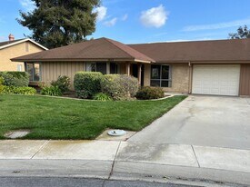 14117 Village 14 in Camarillo, CA - Building Photo