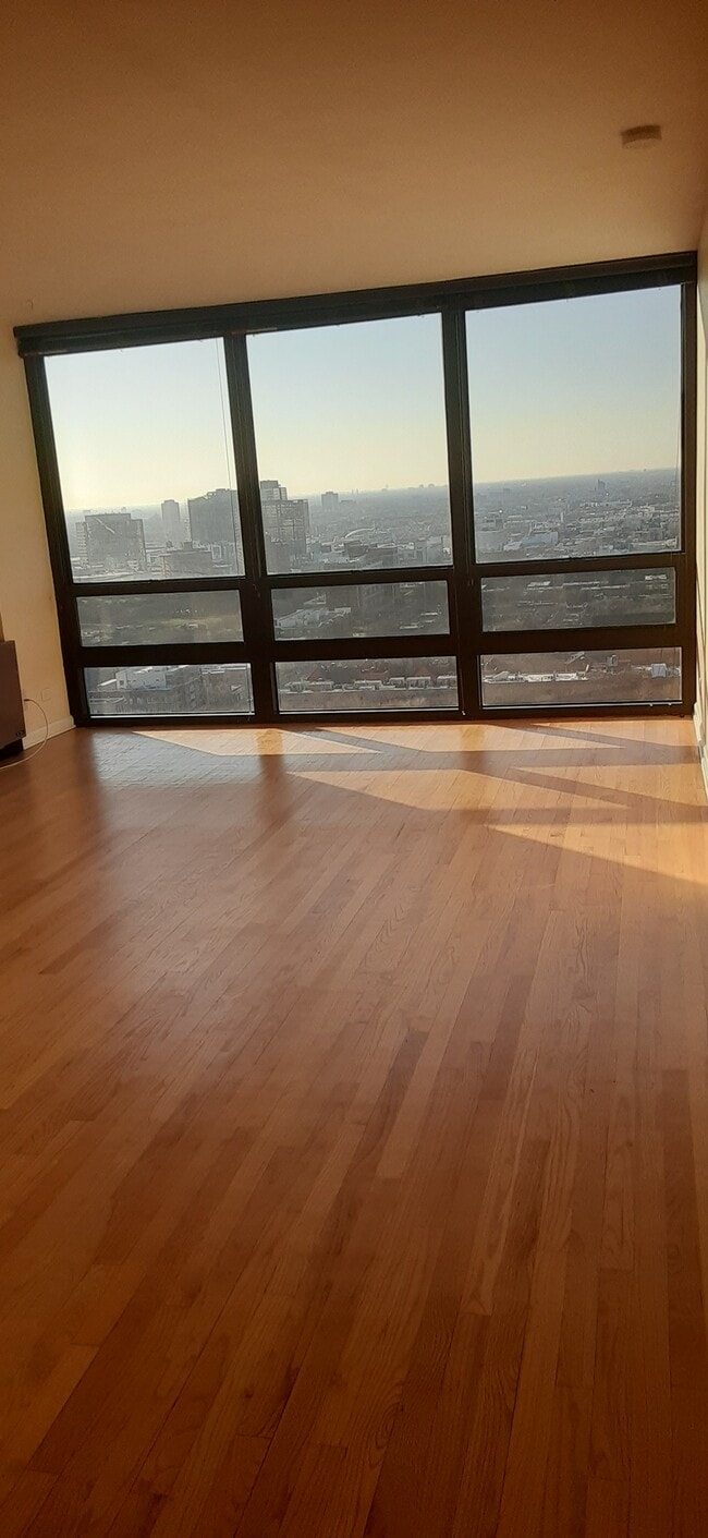 1636 N Wells St, Unit 3102 in Chicago, IL - Building Photo - Building Photo