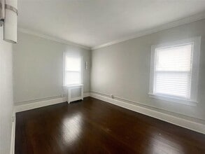 16 Minerva Pl in White Plains, NY - Building Photo - Building Photo