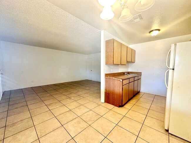 1185 S Alamo Ave in Tucson, AZ - Building Photo - Building Photo