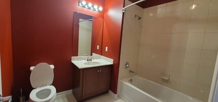 712 Strassle Way, Unit 712 in South Plainfield, NJ - Building Photo - Building Photo