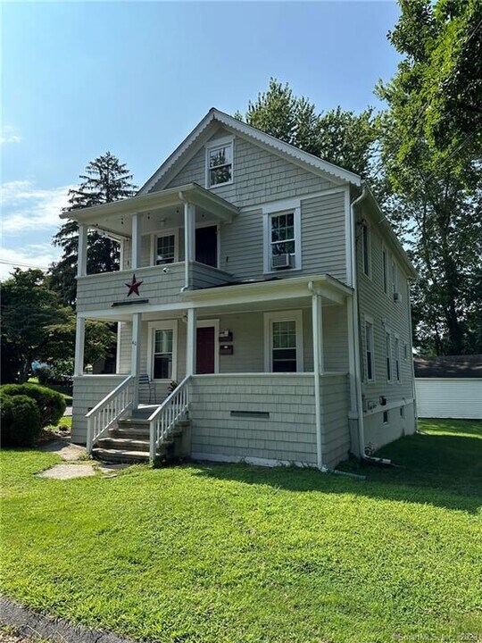 40 West St in Shelton, CT - Foto de edificio