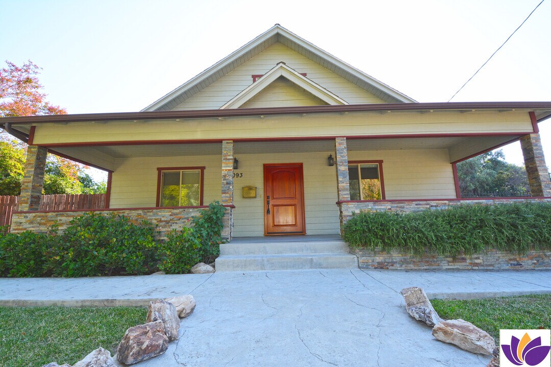 1093 Avoca Ave in Pasadena, CA - Building Photo