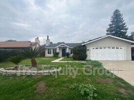 143 N Simon St in Visalia, CA - Building Photo