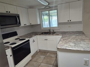 2333 Roselawn Dr in Holiday, FL - Building Photo - Building Photo