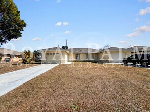 1909 SW Santa Barbara Pl in Cape Coral, FL - Foto de edificio - Building Photo