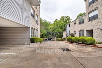 2520 Quarry Rd in Austin, TX - Building Photo - Building Photo