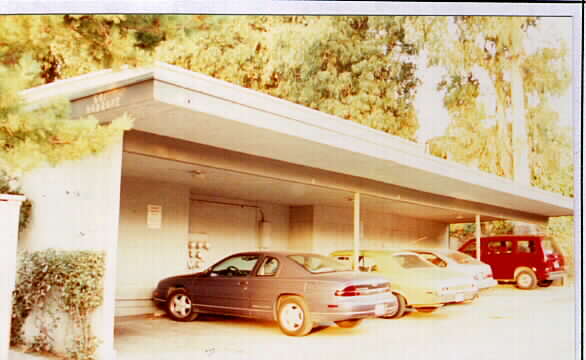 601 Madrone Ave in Pinole, CA - Foto de edificio - Building Photo