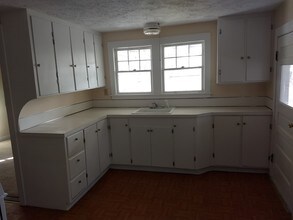 38 Snow Rd in Scarborough, ME - Foto de edificio - Building Photo