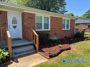 3505 Mastin Lk Rd NW in Huntsville, AL - Foto de edificio - Building Photo