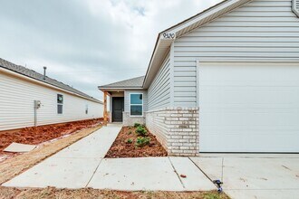 9520 NW 115th St in Yukon, OK - Building Photo - Building Photo