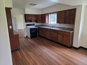 2381 Elk Valley Cross Rd in Crescent City, CA - Foto de edificio - Building Photo