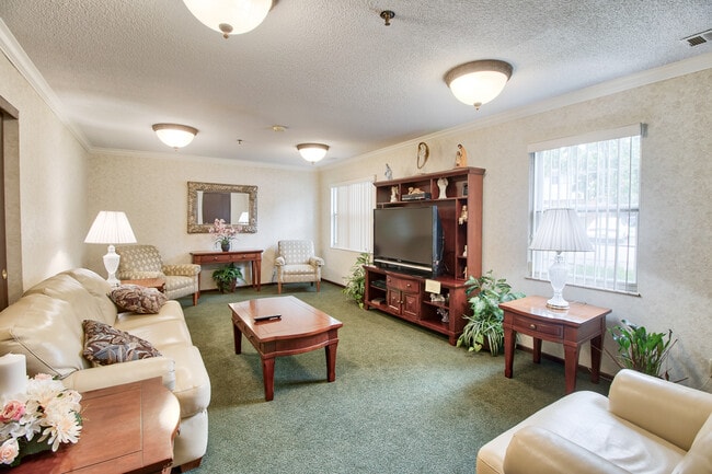 Colony Terrace Apartments in Zanesville, OH - Building Photo - Building Photo