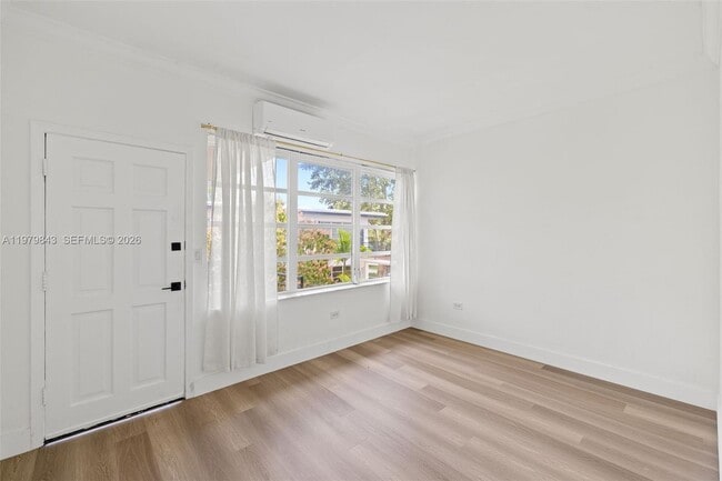 4710 Pine Tree Dr in Miami Beach, FL - Foto de edificio - Building Photo