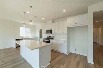 9654 Honeyberry Ln in Riverside, CA - Foto de edificio - Building Photo