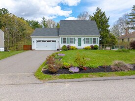 17 Parker Ridge Rd in Biddeford, ME - Building Photo
