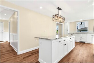 46 Duck Ln, Unit 1 in Hull, MA - Building Photo - Building Photo