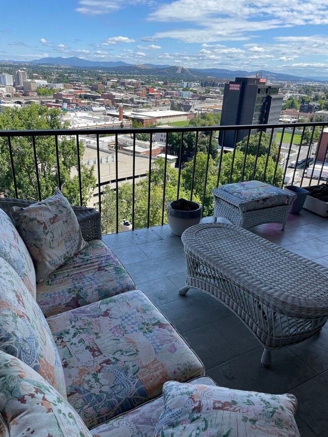 property at 700 W 7th Ave