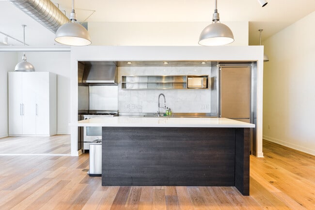 4080 Glencoe Ave in Marina Del Rey, CA - Building Photo - Building Photo