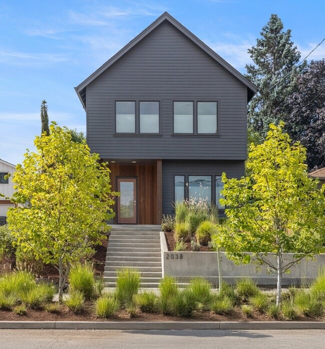 2038 NE Morgan St in Portland, OR - Building Photo - Building Photo