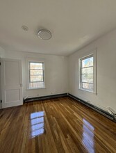 203 Everett St, Unit #1 in Boston, MA - Foto de edificio - Building Photo