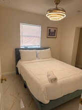 4381 Shore Acres Blvd NE in St. Petersburg, FL - Foto de edificio - Building Photo