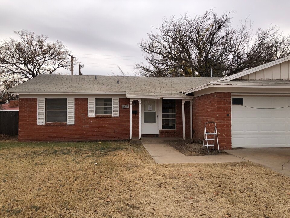 5319 45th St in Lubbock, TX - Building Photo