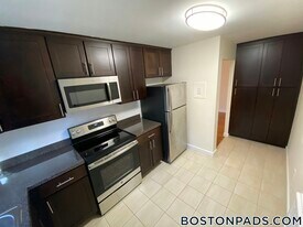 17 Captain Parker Arms in Lexington, MA - Building Photo