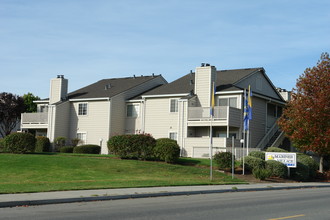 Mariner Village Apartments in Salinas, CA - Building Photo - Building Photo