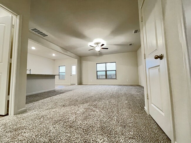 104 Caboose Ct in Newark, TX - Building Photo - Building Photo