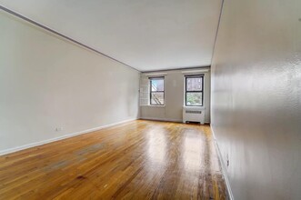251 Seaman Ave in New York, NY - Building Photo - Building Photo