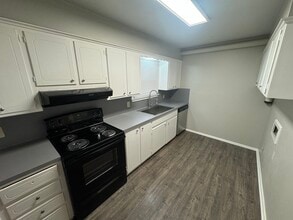2103 49th St, Unit D in Lubbock, TX - Building Photo - Building Photo