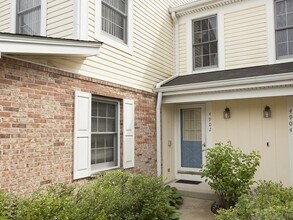 4902 Turnberry Dr in Hoffman Estates, IL - Building Photo - Building Photo