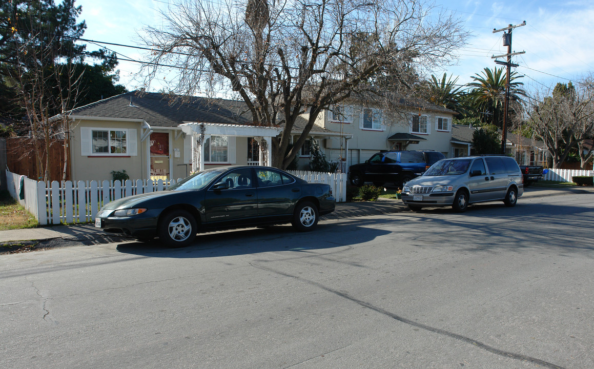 1933 Gamel Way in Mountain View, CA - Building Photo