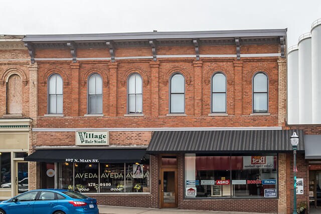 107 1/2 N Main St in Chelsea, MI - Building Photo
