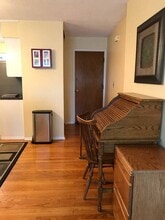 553 W Park Ave, Unit A in Libertyville, IL - Foto de edificio - Building Photo