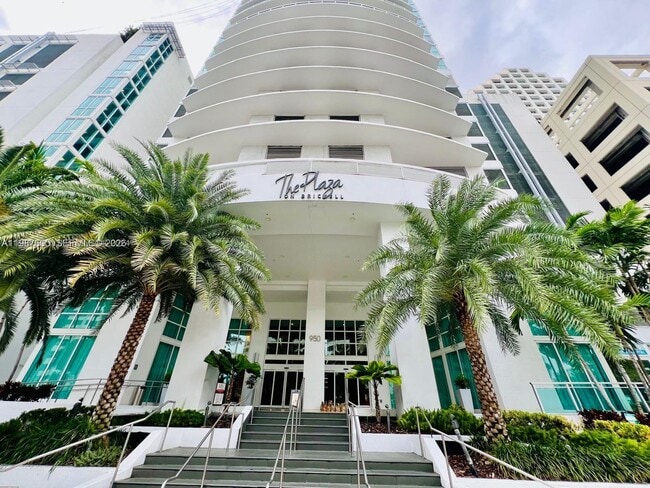 property at 950 Brickell Bay Dr