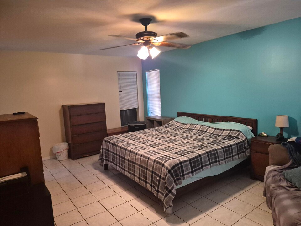 250 SE Walters Terrace in Port St. Lucie, FL - Building Photo